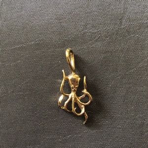✨Beautiful octopus golden charm✨